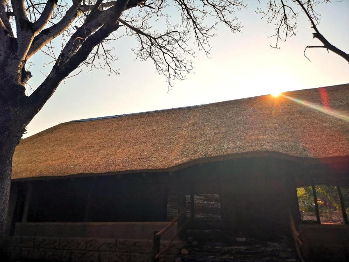 Nthakeni Bush & River Camp Lodge