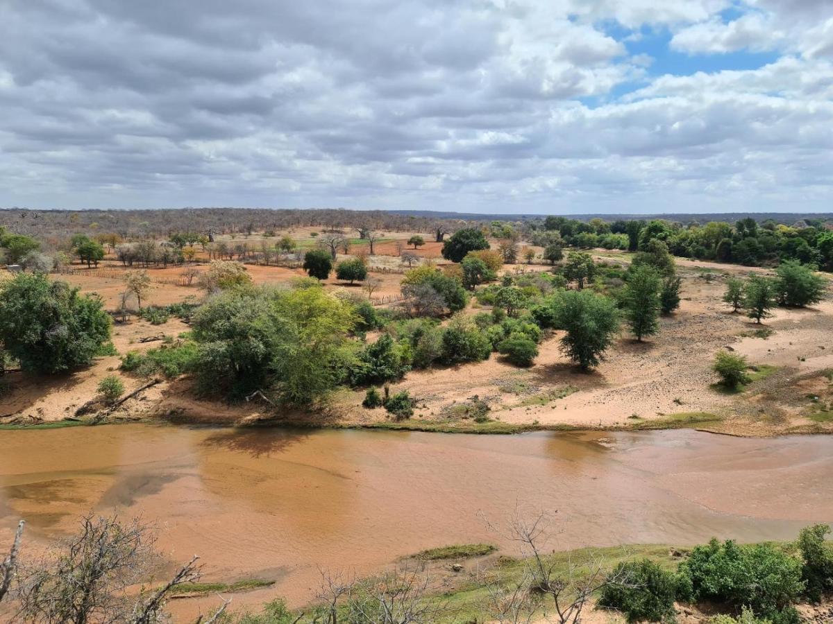 Nthakeni Bush & River Camp Lodge