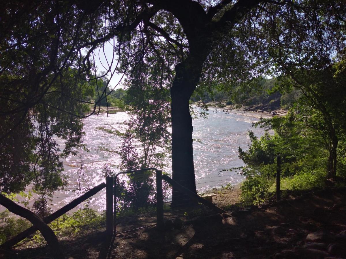Lodge Nthakeni Bush & River Camp